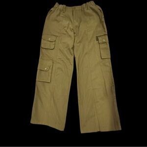 NEW With/Out Tags- Flamingo Woman’s Cargo Pants. SZ. Lg. Olive